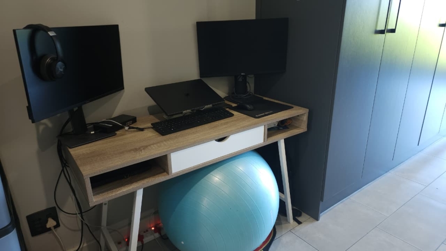 To Let 1 Bedroom Property for Rent in Sunridge Western Cape